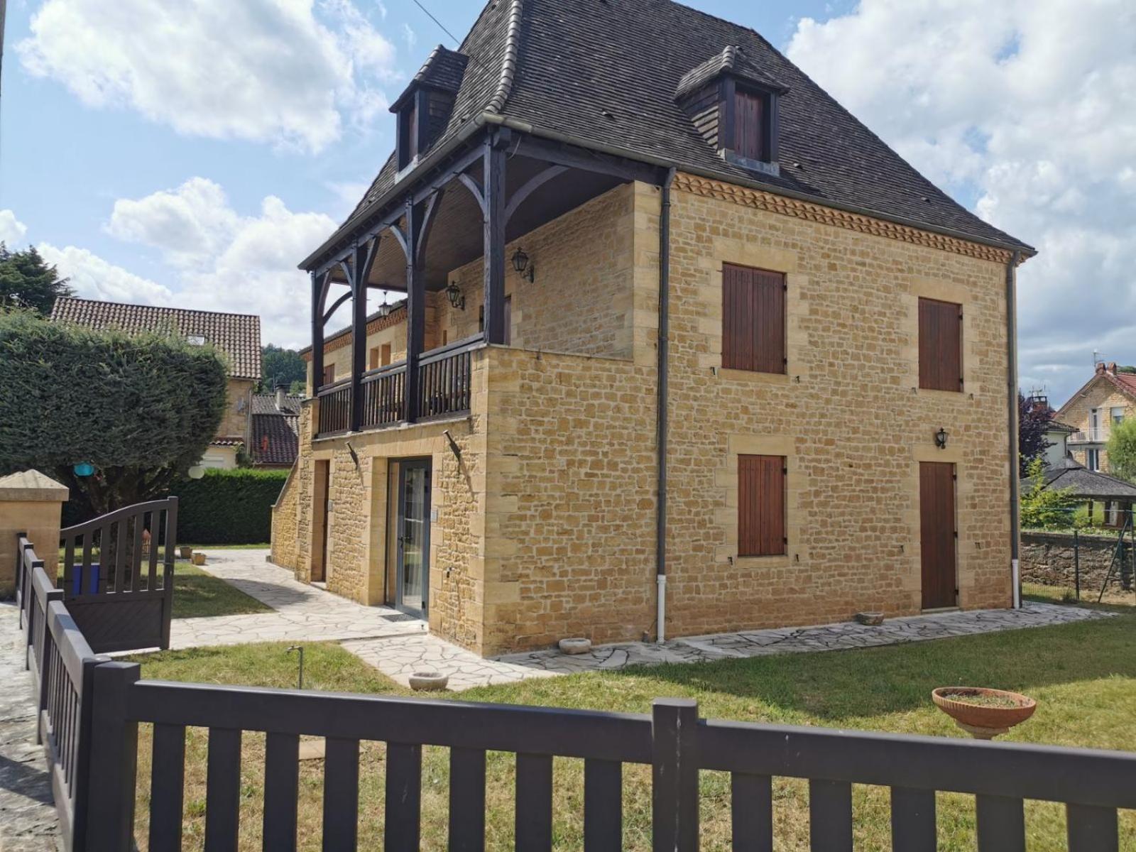 Logement Spacieux Rez-De-Chaussee, Jardin, Stationnement Devant, A 5 Minutes A Pied Du Centre De Sarlat Villa Bagian luar foto